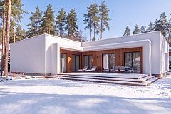 Современный одноэтажный дом с плоской крышей и гаражом