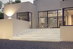 Современный проект с уникальным дизайном, оштукатуренным фасадом и гаражом