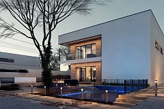 Увеличенная версия Zx82 с гаражом на одну машину.