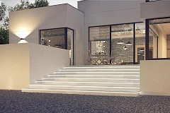 Современный проект с уникальным дизайном, оштукатуренным фасадом и гаражом