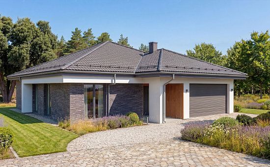 Современный одноэтажный проект дома с многоскатной крышей и гаражом на две машины