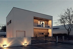 Увеличенная версия Zx82 с гаражом на одну машину.