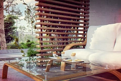 Компактный и функциональный дом с мансардой в традиционном стиле.